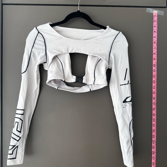 LF Buckle Closure Top - Picture 7 of 7